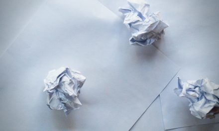 Destruir y reciclar archivos de papel minimiza el impacto medioambiental
